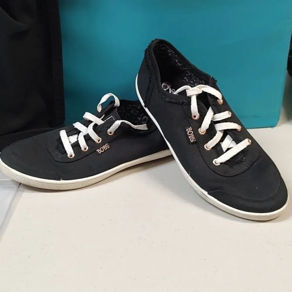 Bob's by Skechers 8.5 womens sneakers